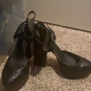 Circus by Sam Edelman black platforms size 8